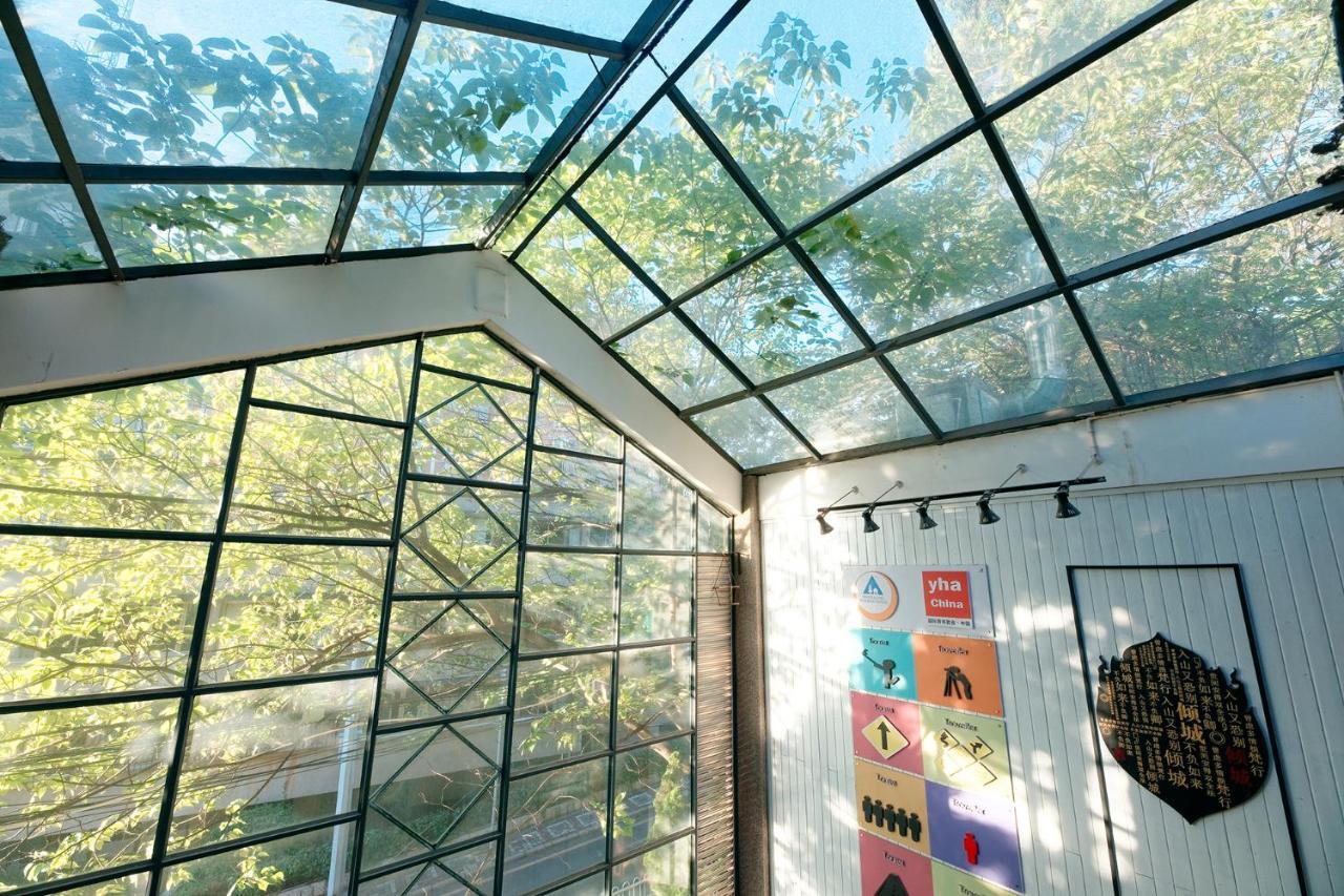Kunming Upland International Youth Hostel Near The City Center ,2 Mins Walk To The Subway, 2 Mins Walk To The Green Lake, Close To Yuan Tong Temple, Old Street, Yunnan University, Convenient Payment And Visa Cards Are Accepted Kültér fotó