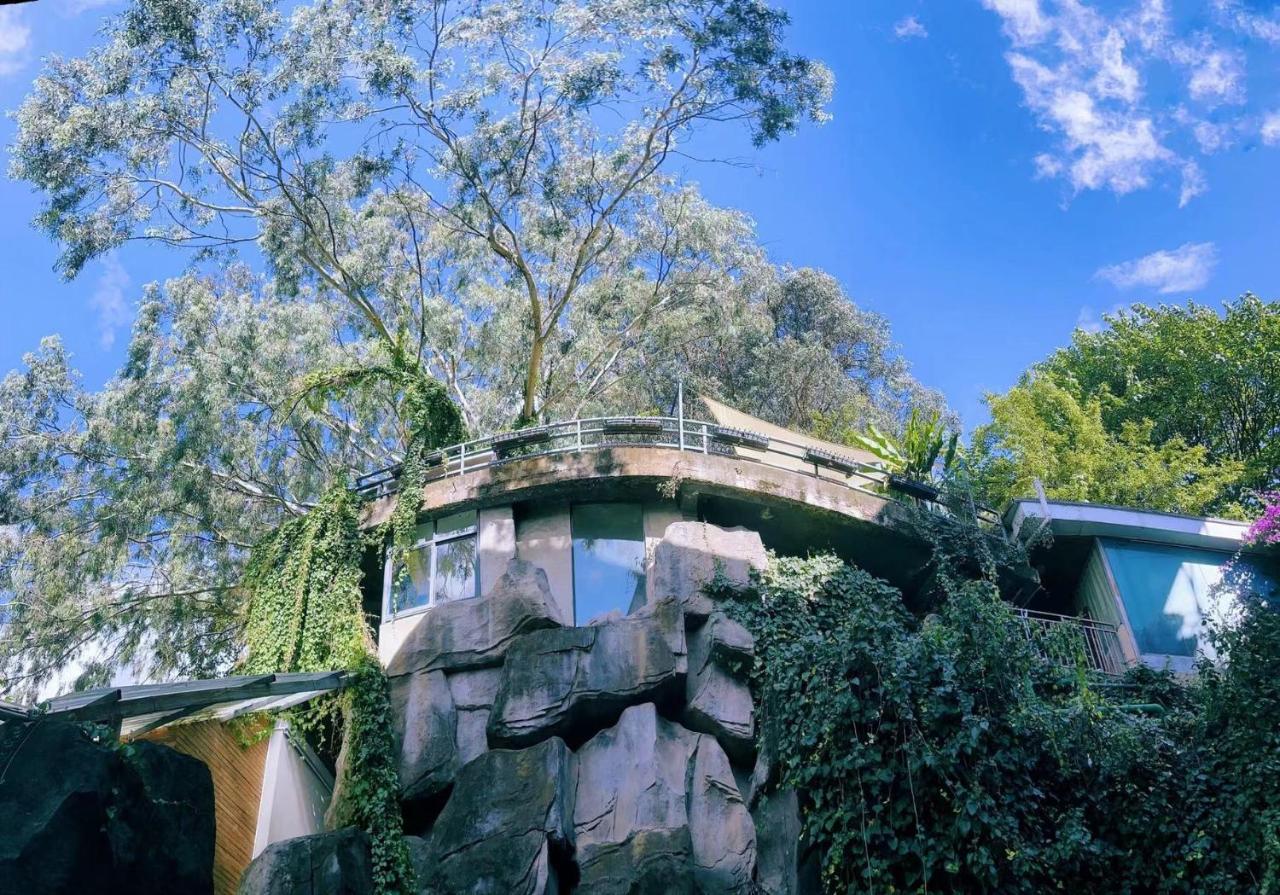 Kunming Upland International Youth Hostel Near The City Center ,2 Mins Walk To The Subway, 2 Mins Walk To The Green Lake, Close To Yuan Tong Temple, Old Street, Yunnan University, Convenient Payment And Visa Cards Are Accepted Kültér fotó
