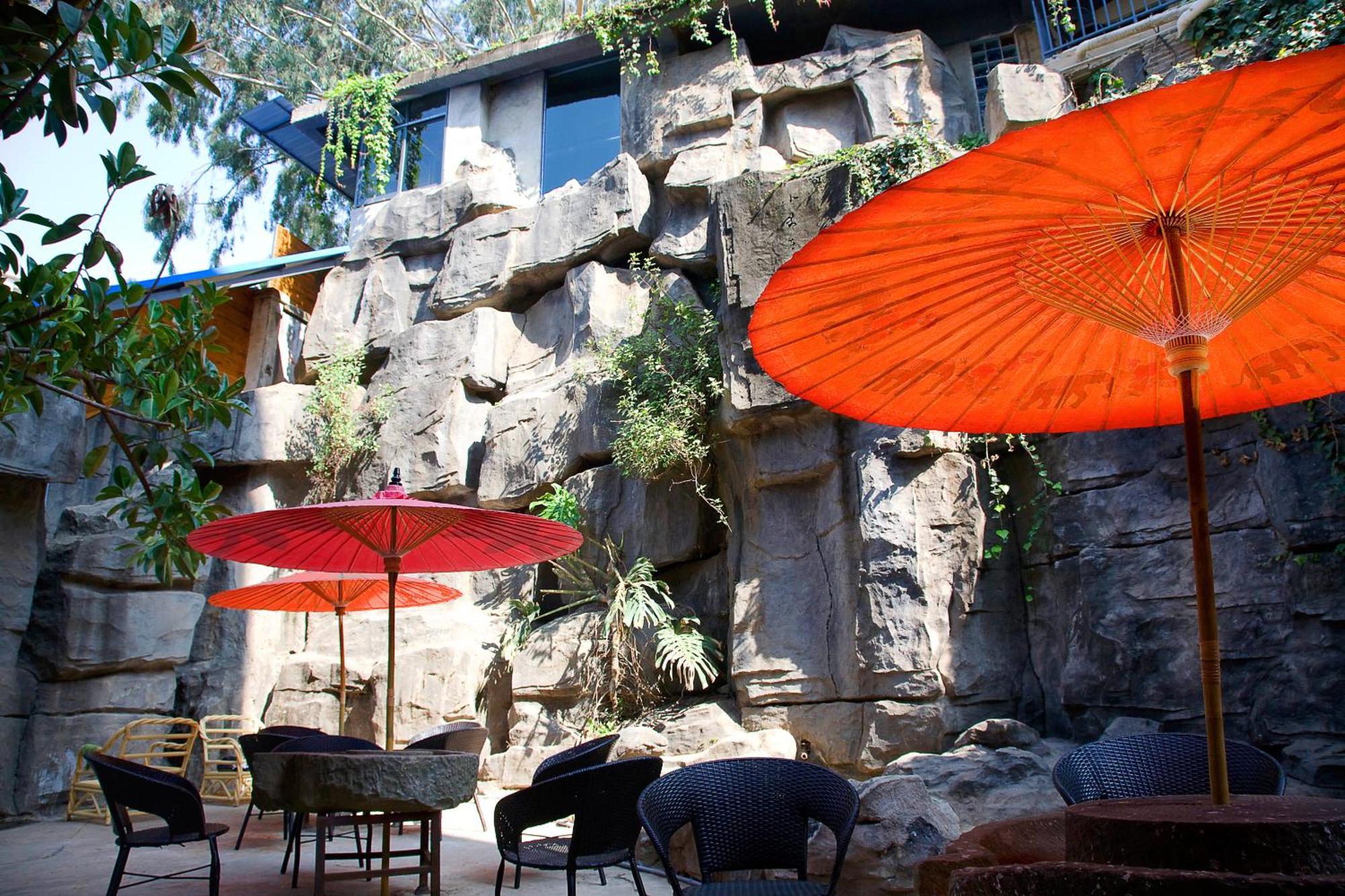 Kunming Upland International Youth Hostel Near The City Center ,2 Mins Walk To The Subway, 2 Mins Walk To The Green Lake, Close To Yuan Tong Temple, Old Street, Yunnan University, Convenient Payment And Visa Cards Are Accepted Kültér fotó