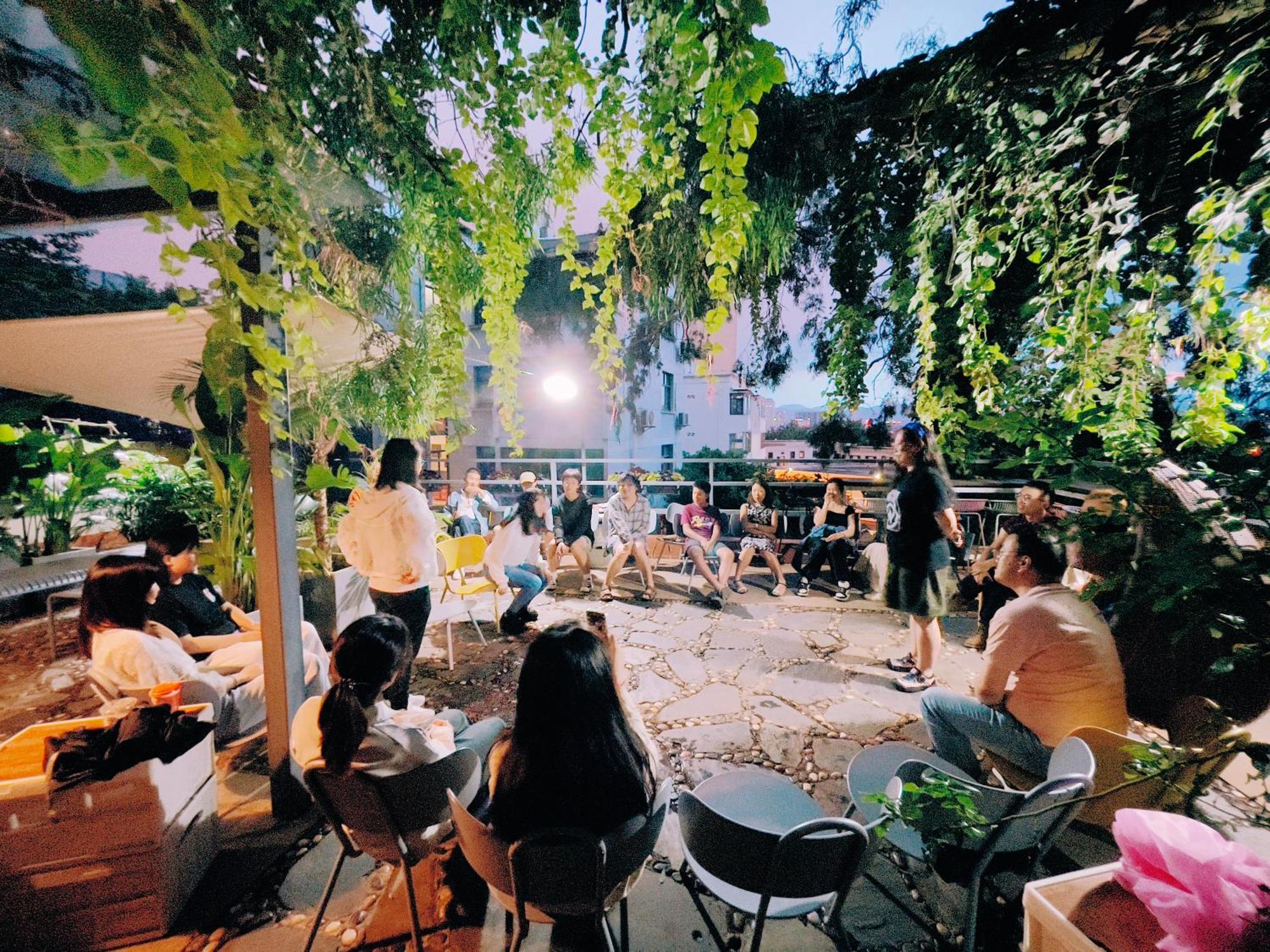 Kunming Upland International Youth Hostel Near The City Center ,2 Mins Walk To The Subway, 2 Mins Walk To The Green Lake, Close To Yuan Tong Temple, Old Street, Yunnan University, Convenient Payment And Visa Cards Are Accepted Kültér fotó