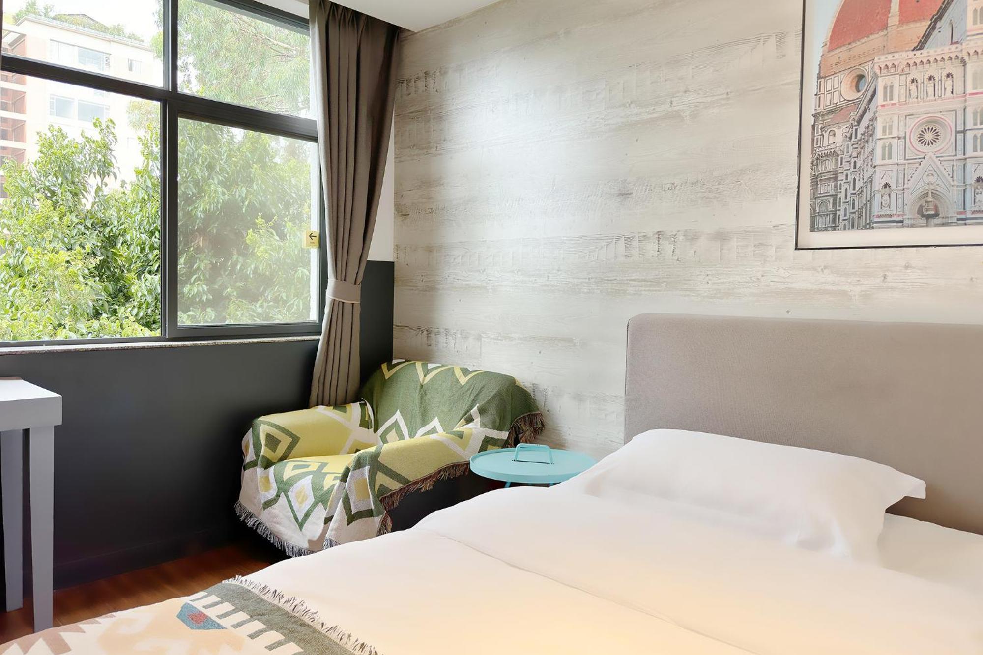 Kunming Upland International Youth Hostel Near The City Center ,2 Mins Walk To The Subway, 2 Mins Walk To The Green Lake, Close To Yuan Tong Temple, Old Street, Yunnan University, Convenient Payment And Visa Cards Are Accepted Kültér fotó