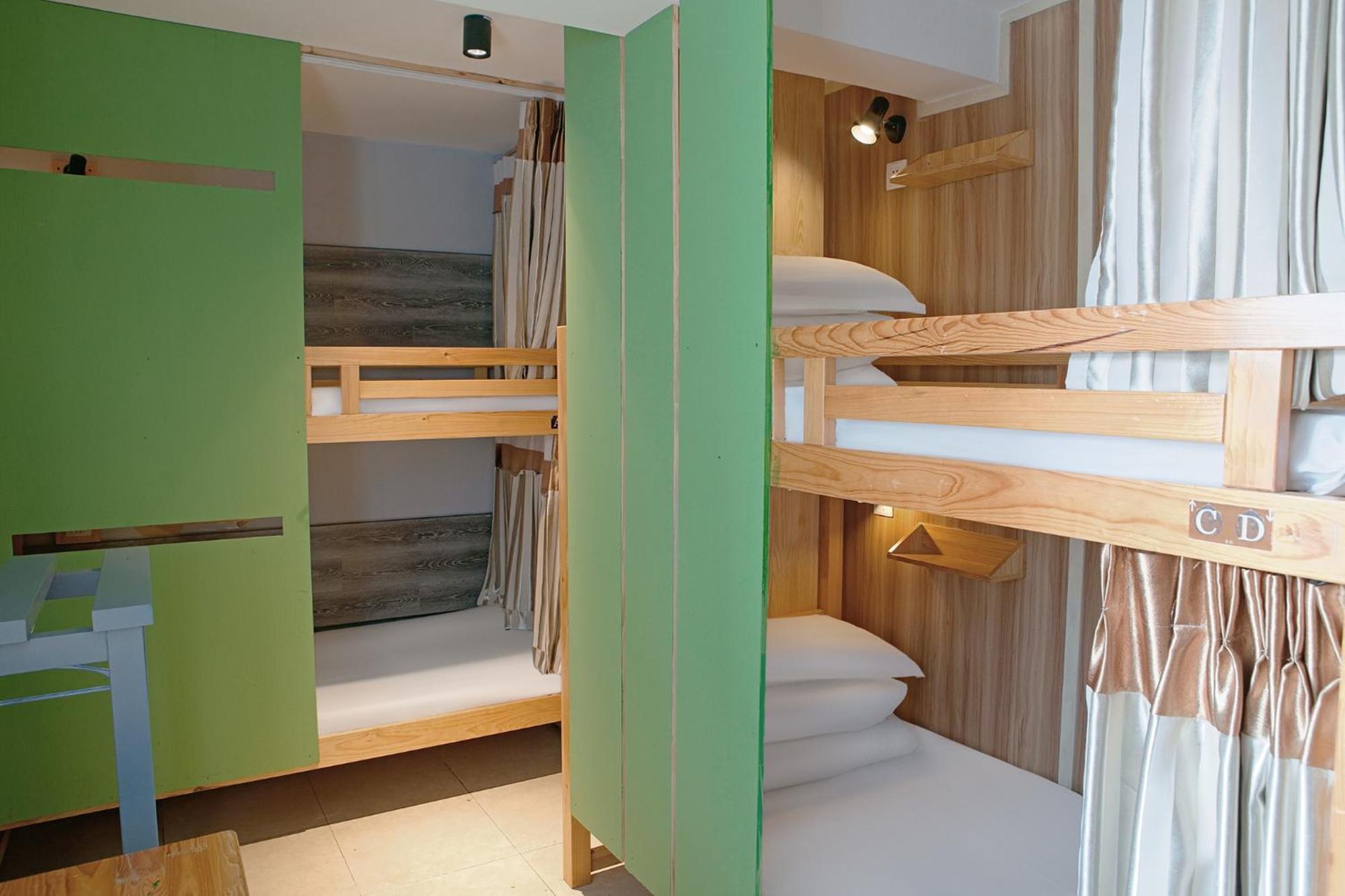 Kunming Upland International Youth Hostel Near The City Center ,2 Mins Walk To The Subway, 2 Mins Walk To The Green Lake, Close To Yuan Tong Temple, Old Street, Yunnan University, Convenient Payment And Visa Cards Are Accepted Kültér fotó
