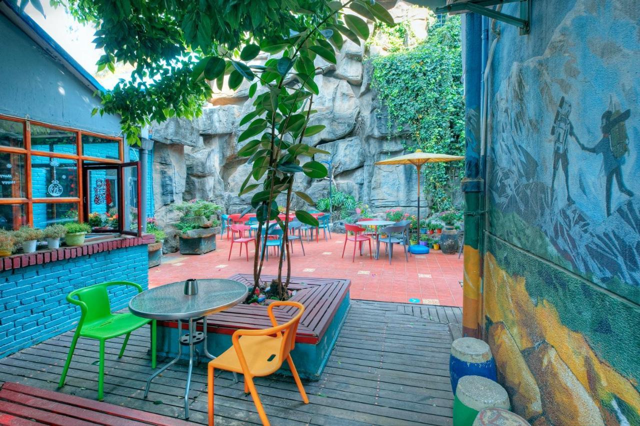 Kunming Upland International Youth Hostel Near The City Center ,2 Mins Walk To The Subway, 2 Mins Walk To The Green Lake, Close To Yuan Tong Temple, Old Street, Yunnan University, Convenient Payment And Visa Cards Are Accepted Kültér fotó